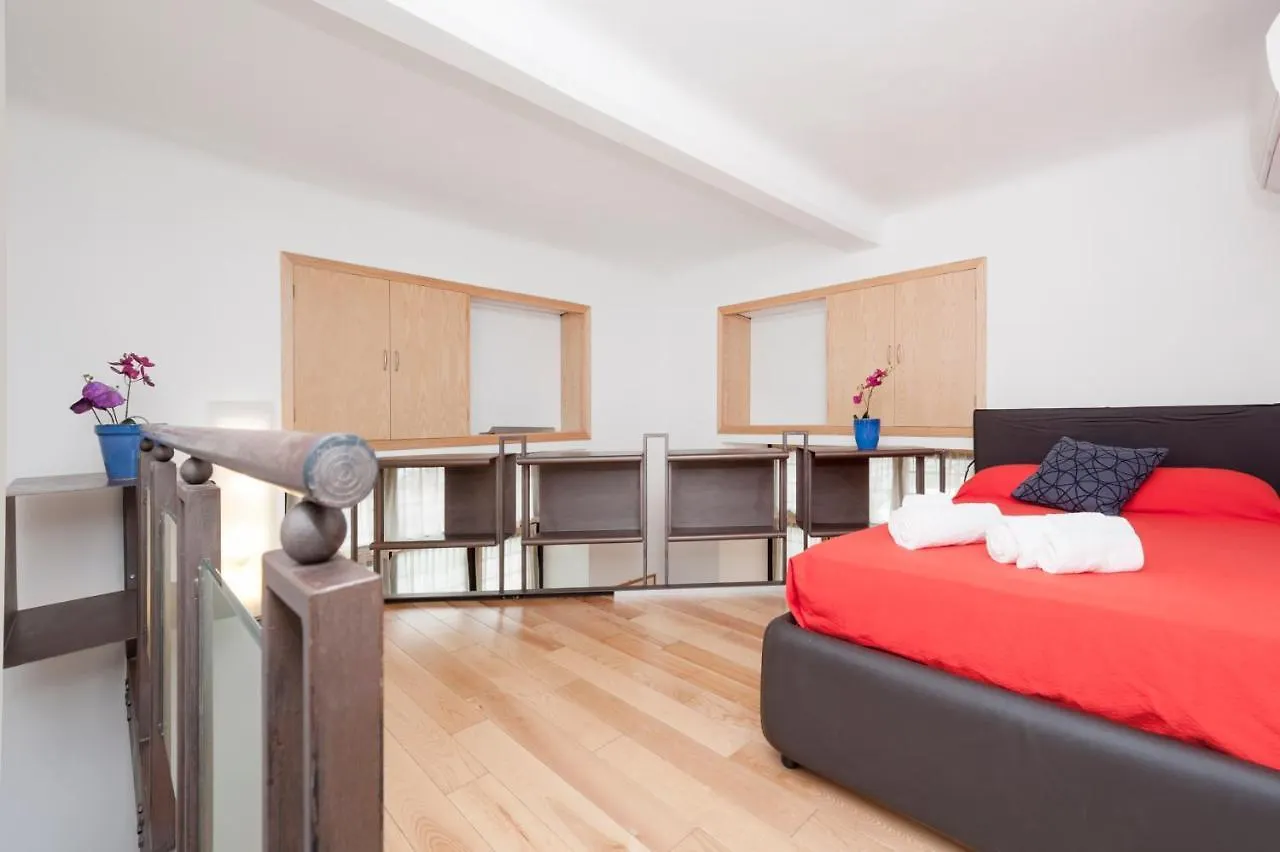 Inviting 3-Bed Apartment In Roma 4Mins To Colosseo Italy