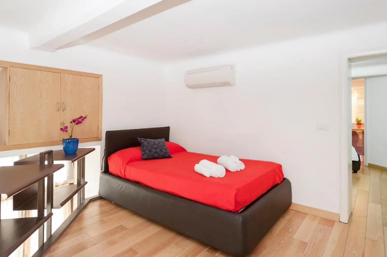 Inviting 3-Bed Apartment In Roma 4Mins To Colosseo