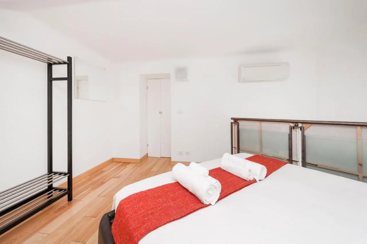 Inviting 3-Bed Apartment In Roma 4Mins To Colosseo Italy