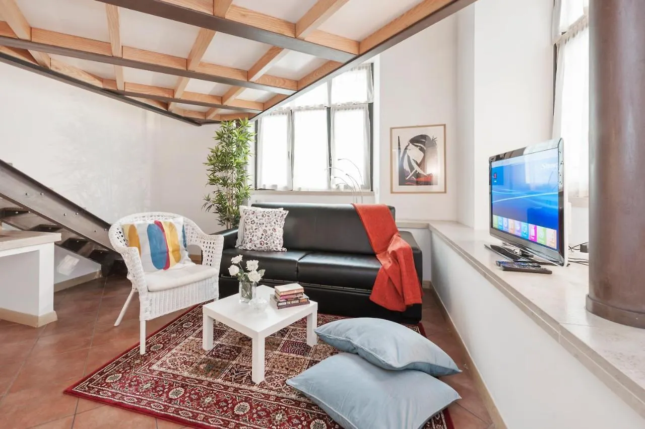 Inviting 3-Bed Apartment In Roma 4Mins To Colosseo