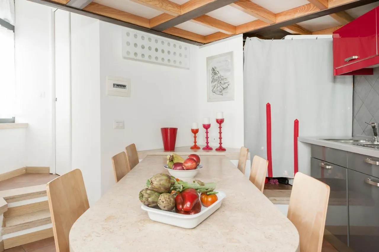 Inviting 3-Bed Apartment In Roma 4Mins To Colosseo Rome