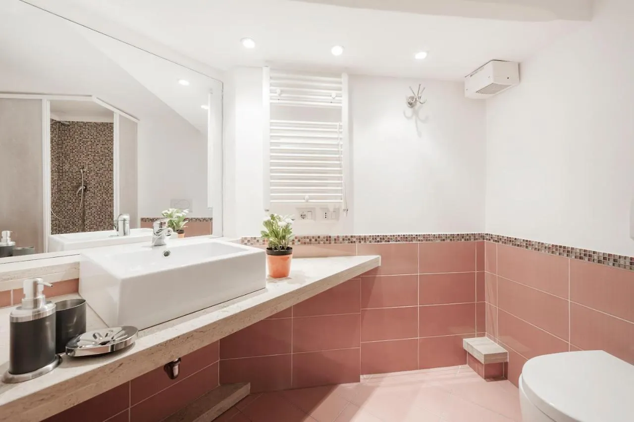 Inviting 3-Bed Apartment In Roma 4Mins To Colosseo