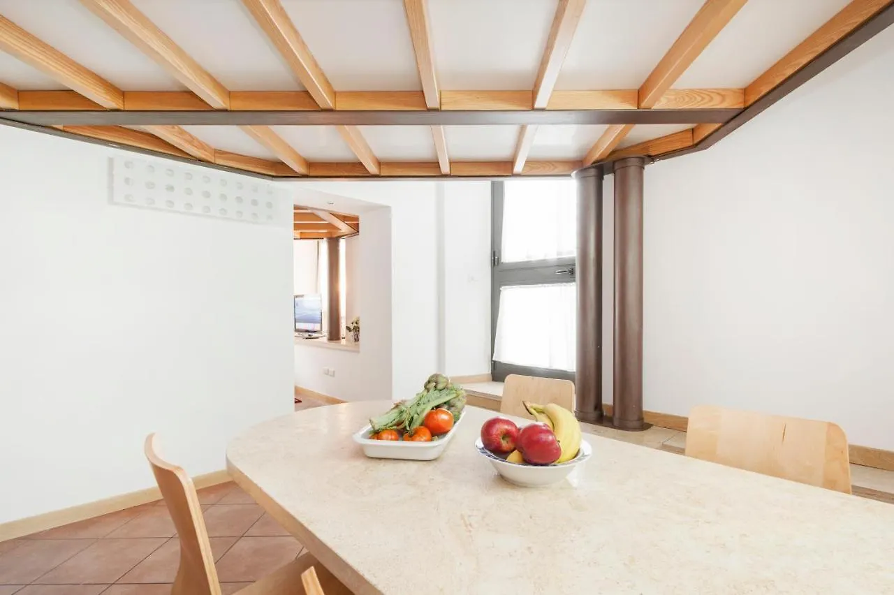 Inviting 3-Bed Apartment In Roma 4Mins To Colosseo İtalya