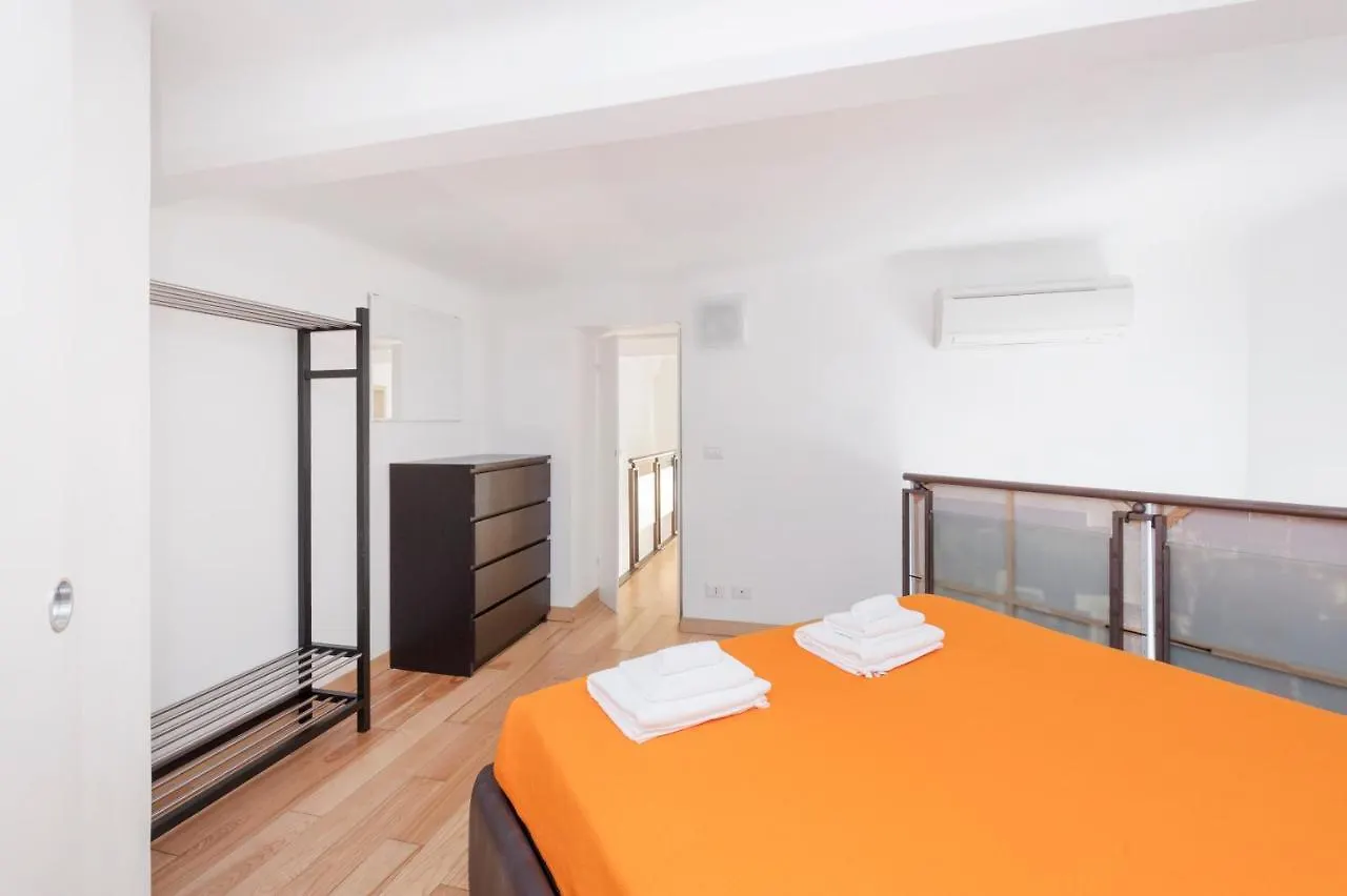 Inviting 3-Bed Apartment In Roma 4Mins To Colosseo Italy